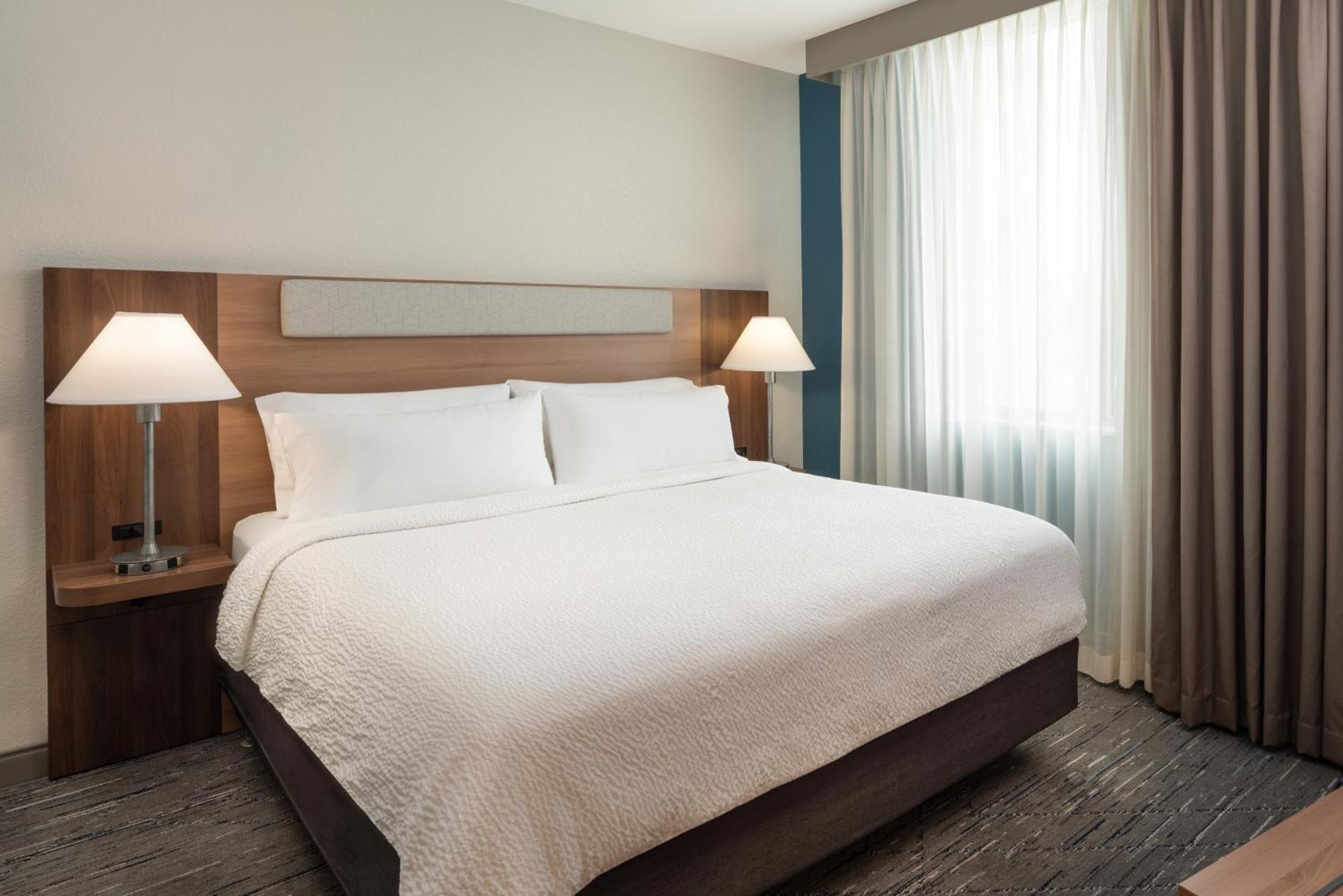 Express Airport-blue Lagoon Area By Ihg Miami Springs