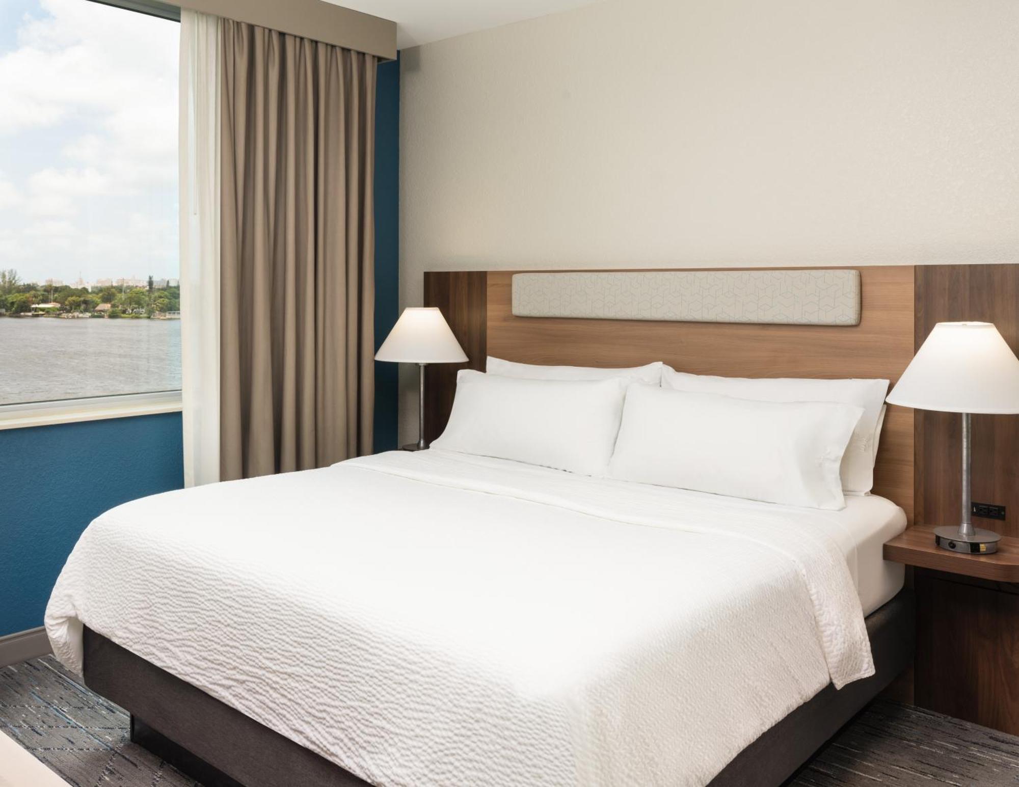Express Airport-blue Lagoon Area By Ihg Miami Springs