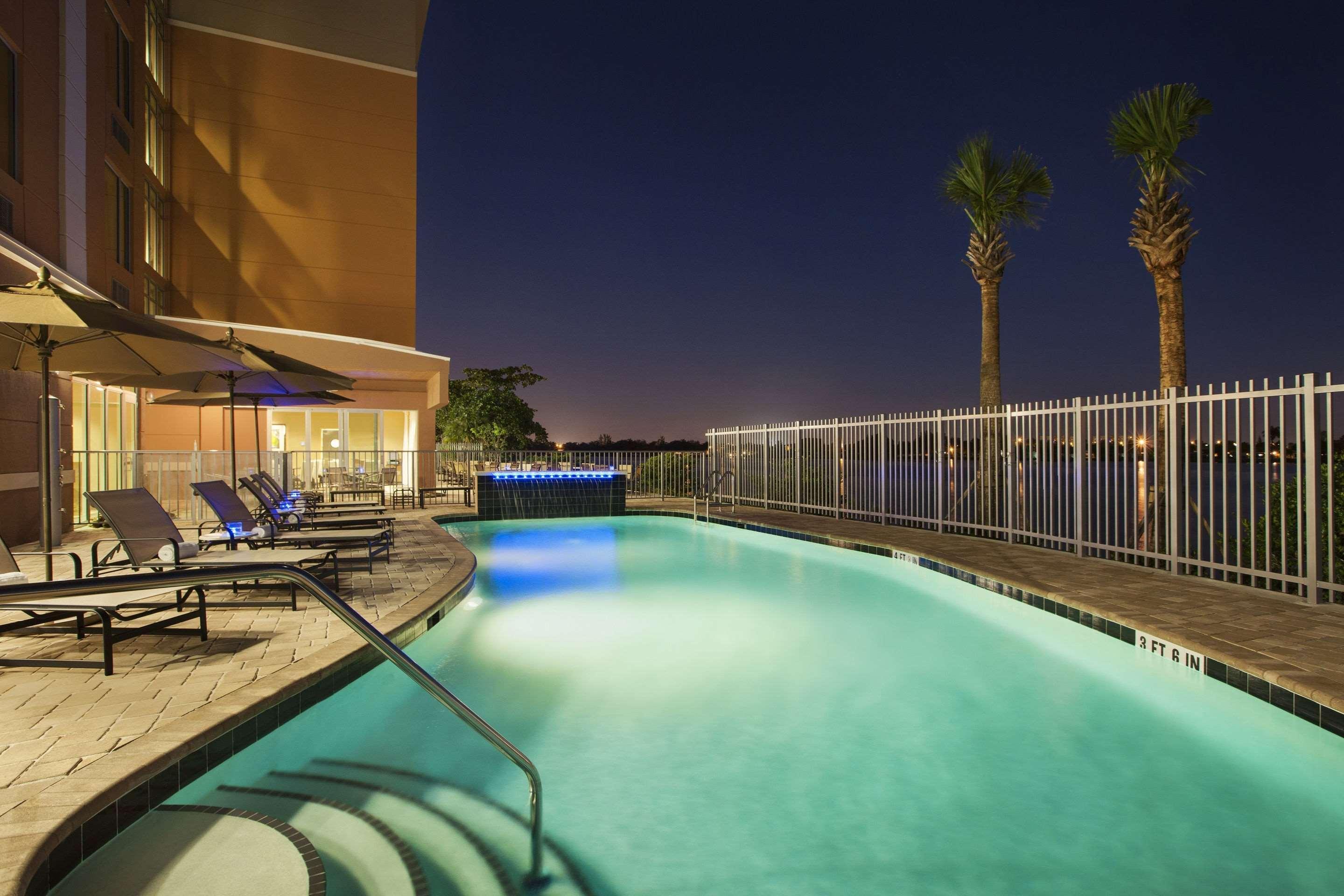 Hotel Express Miami Airport-blue Lagoon Area By Ihg 4*