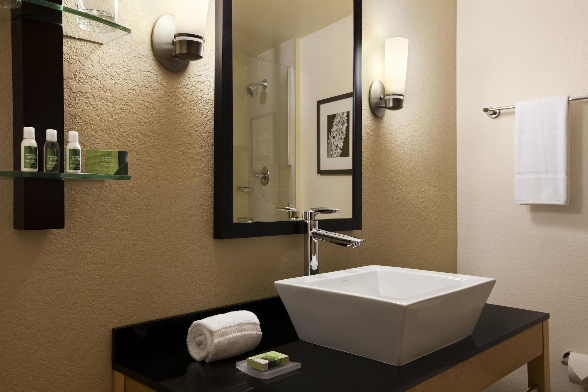 Express Miami Airport-blue Lagoon Area By Ihg