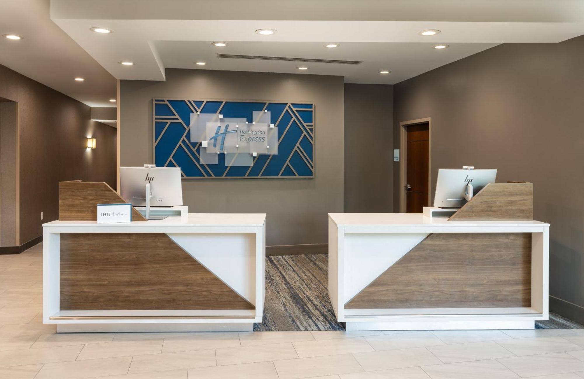 Hotel Express Miami Airport-blue Lagoon Area By Ihg