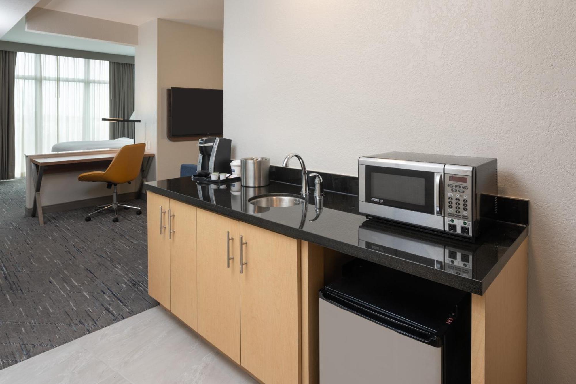 Express Miami Airport-blue Lagoon Area By Ihg Hotel 4*