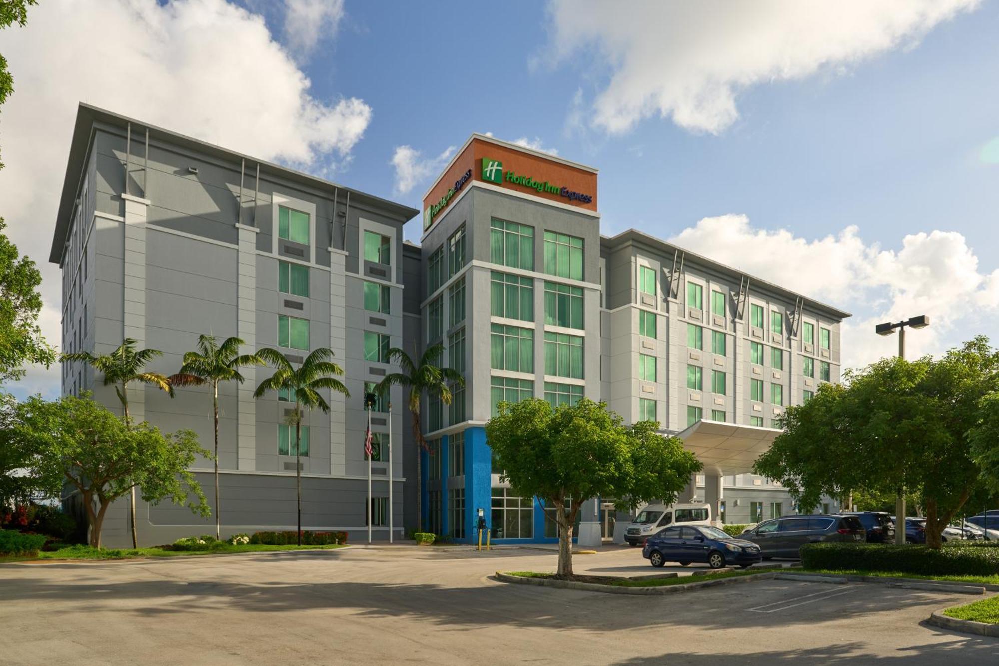 Express Miami Airport-blue Lagoon Area By Ihg