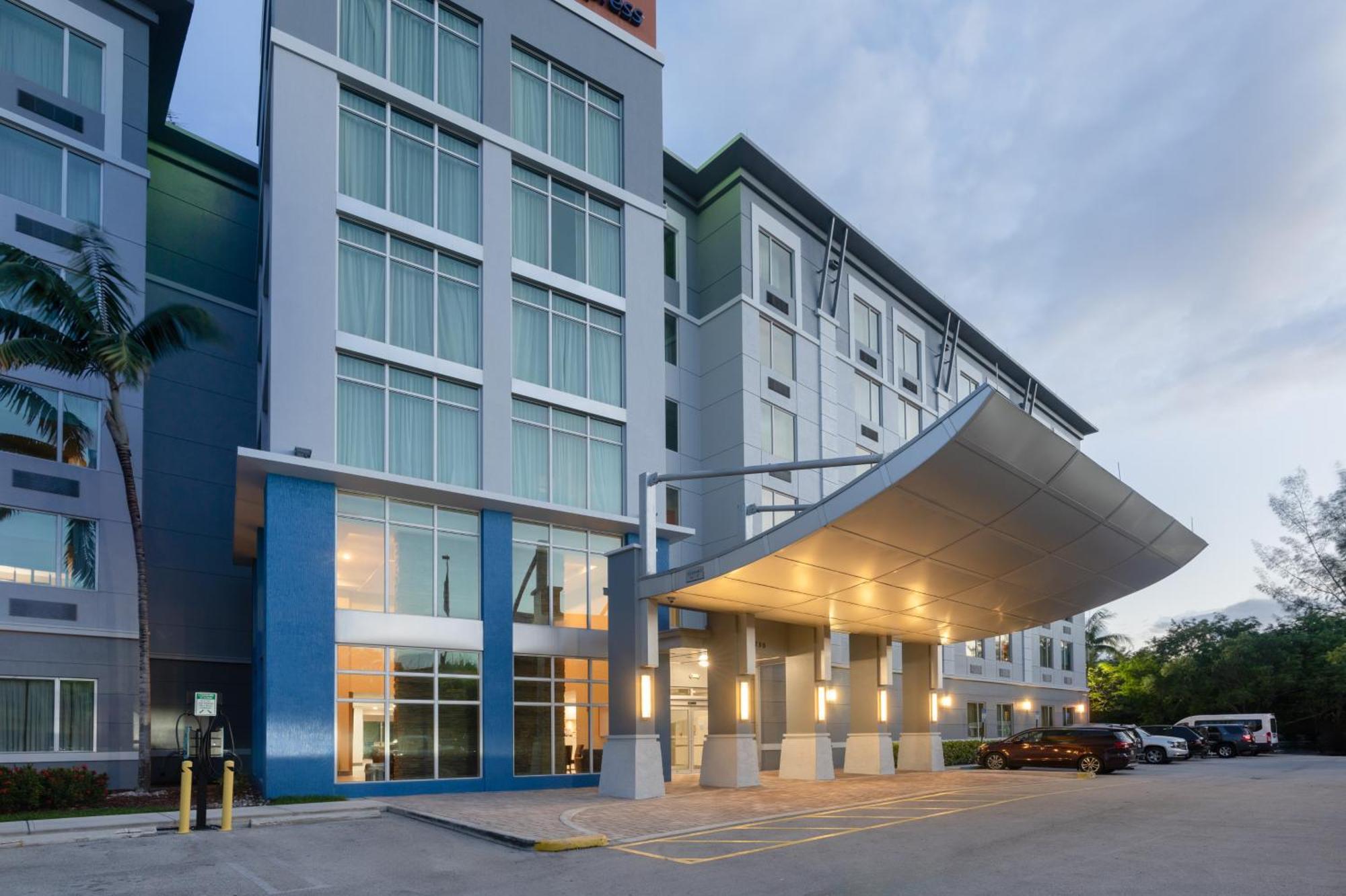 Hotel Express Miami Airport-blue Lagoon Area By Ihg