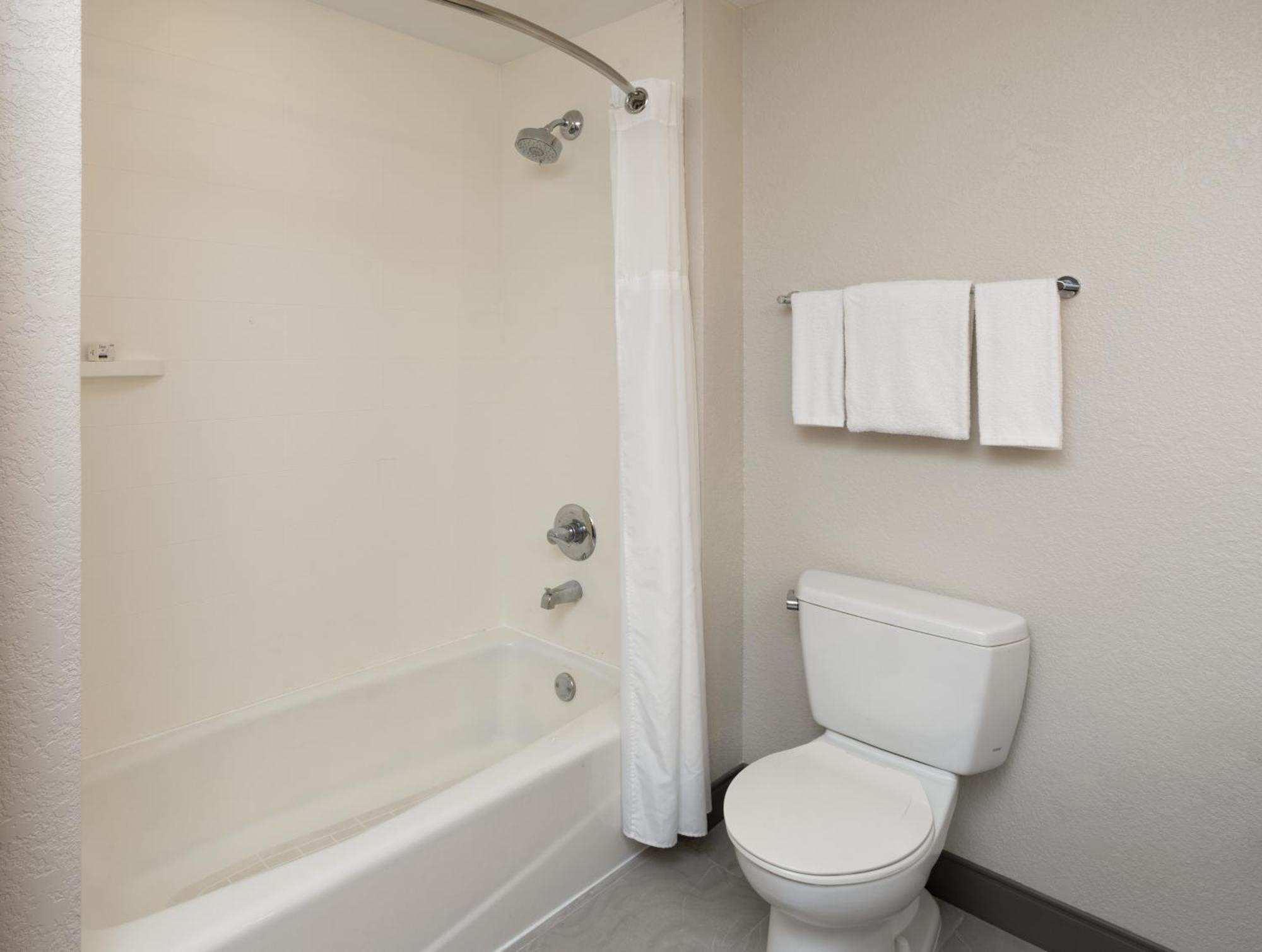 Hotel Express Airport-blue Lagoon Area By Ihg Miami Springs