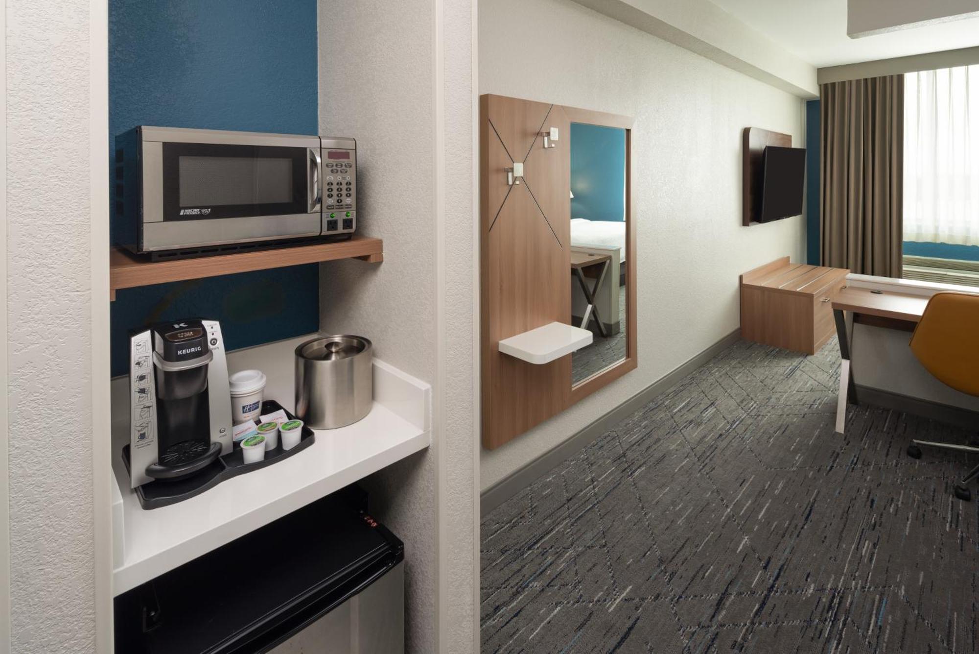 Express Miami Airport-blue Lagoon Area By Ihg