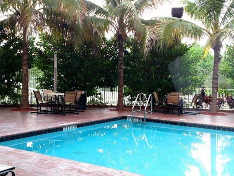 Hotel Express Miami Airport-blue Lagoon Area By Ihg