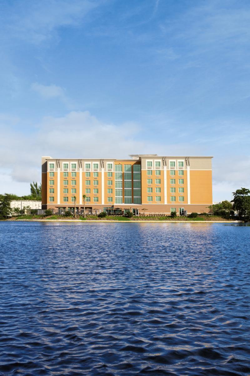 Express Miami Airport-blue Lagoon Area By Ihg 4*