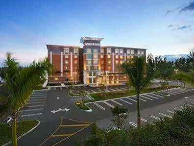 Hotel Express Miami Airport-blue Lagoon Area By Ihg 4*